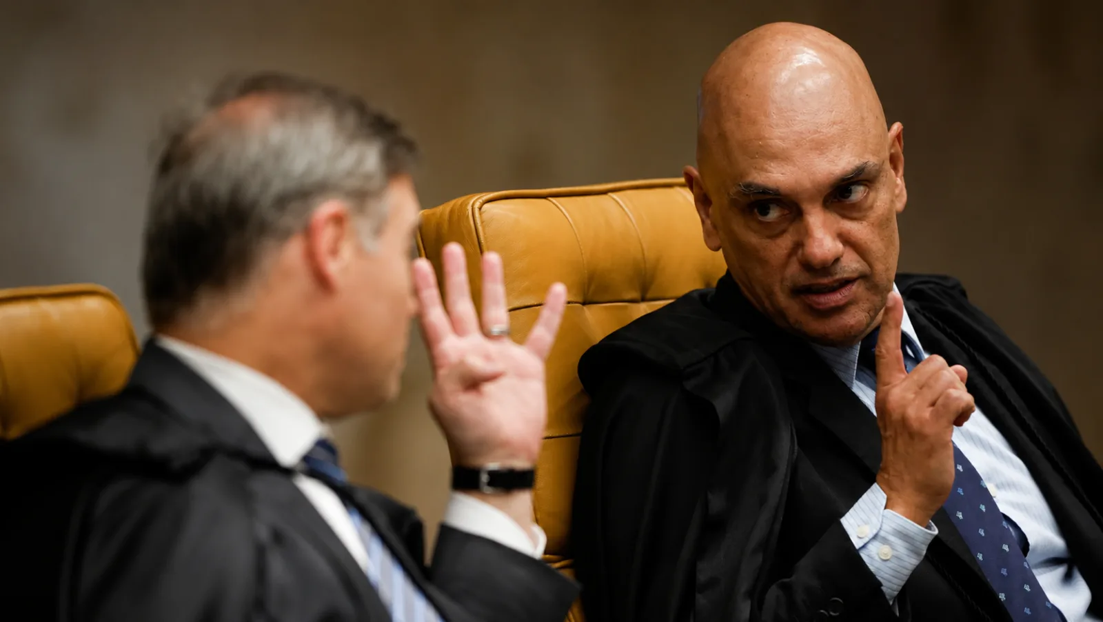 Alexandre de Moraes e André Mendonça durante sessão do Supremo Tribunal Federal