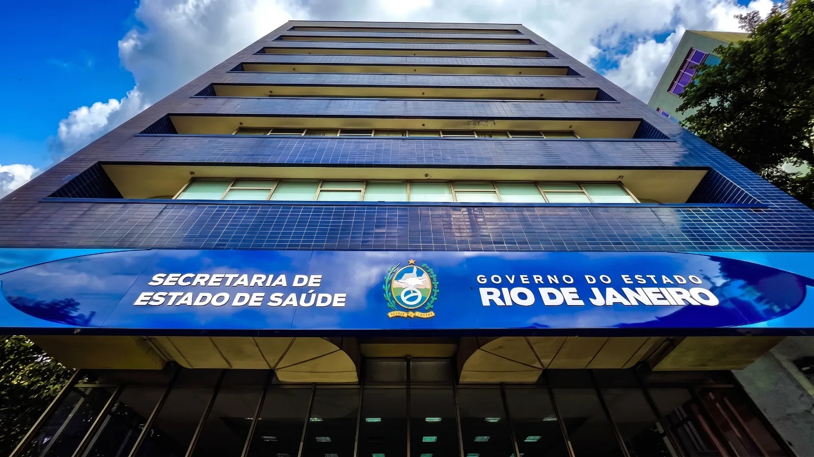 Secretaria de Estado de Saúde do Rio de Janeiro em destaque para concurso público com 287 vagas.