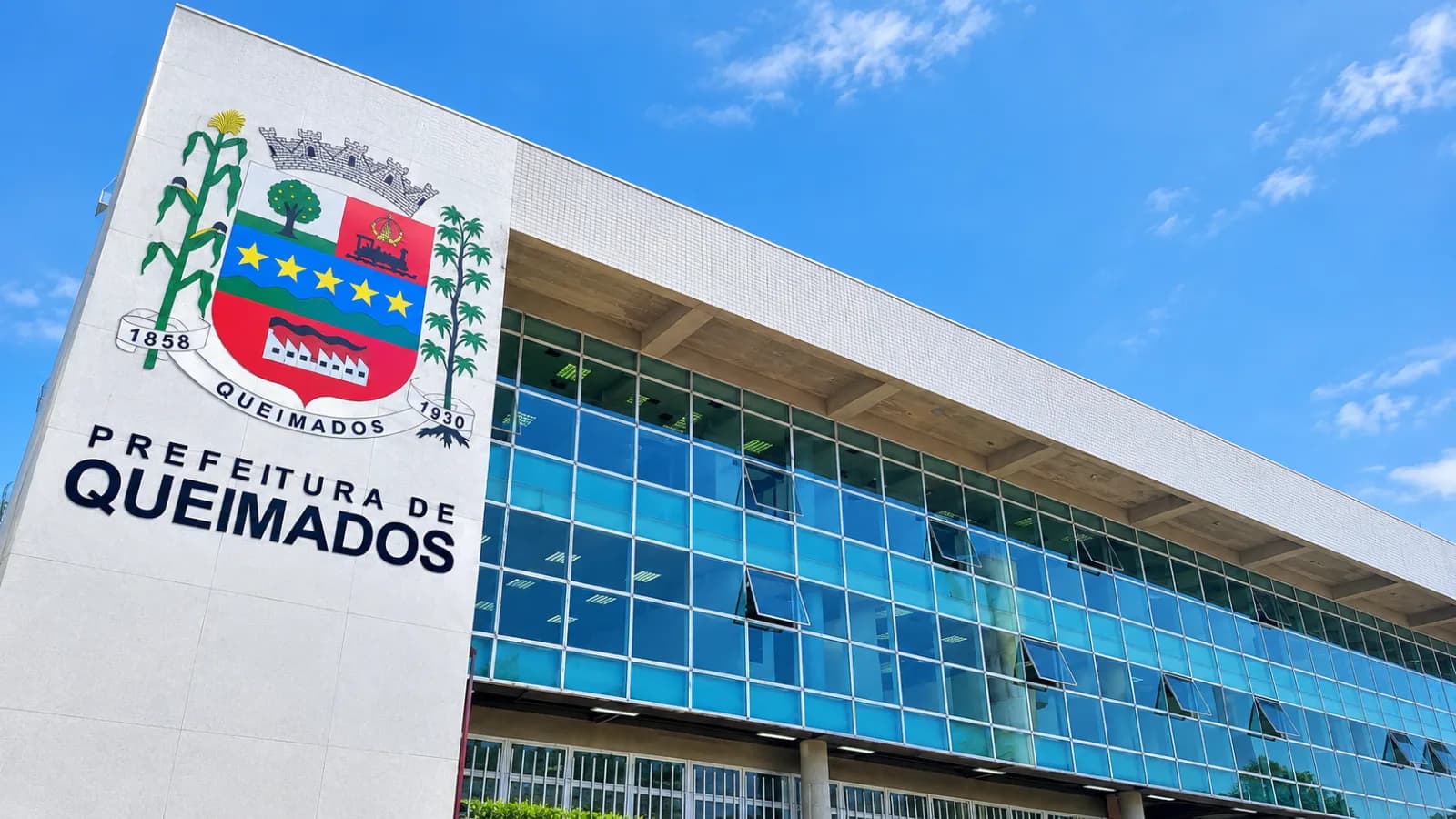 Prédio da Prefeitura de Queimados, município da Baixada Fluminense que abriu concurso público com 463 vagas.