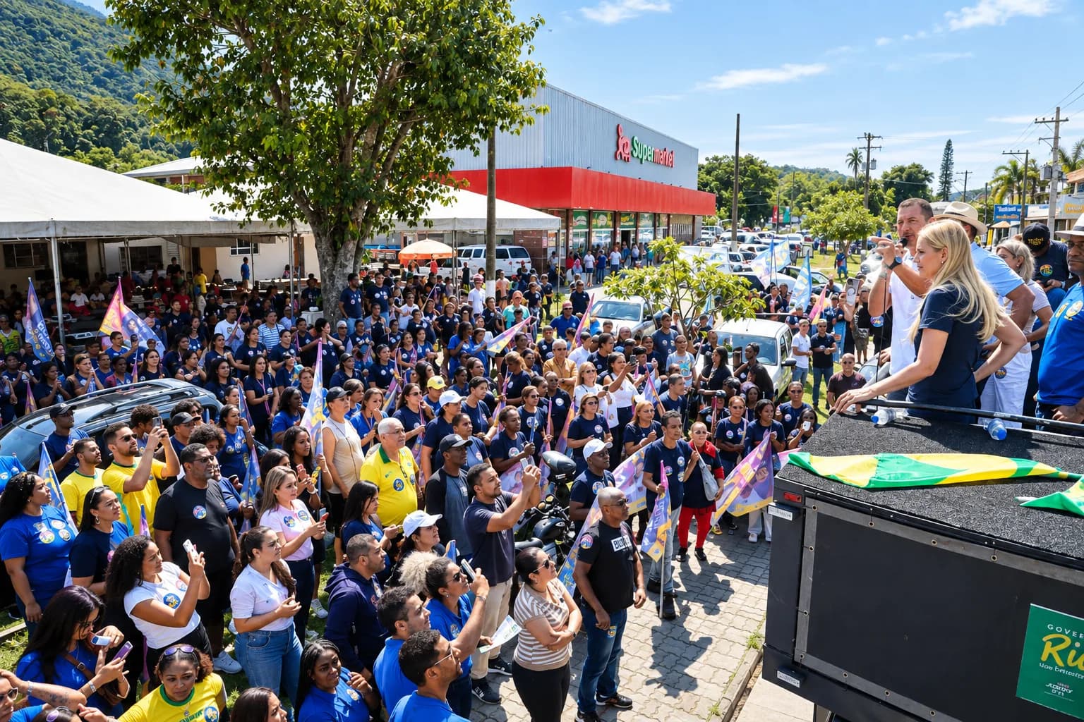 Douglas Ruas discursa durante evento de campanha em Tanguá