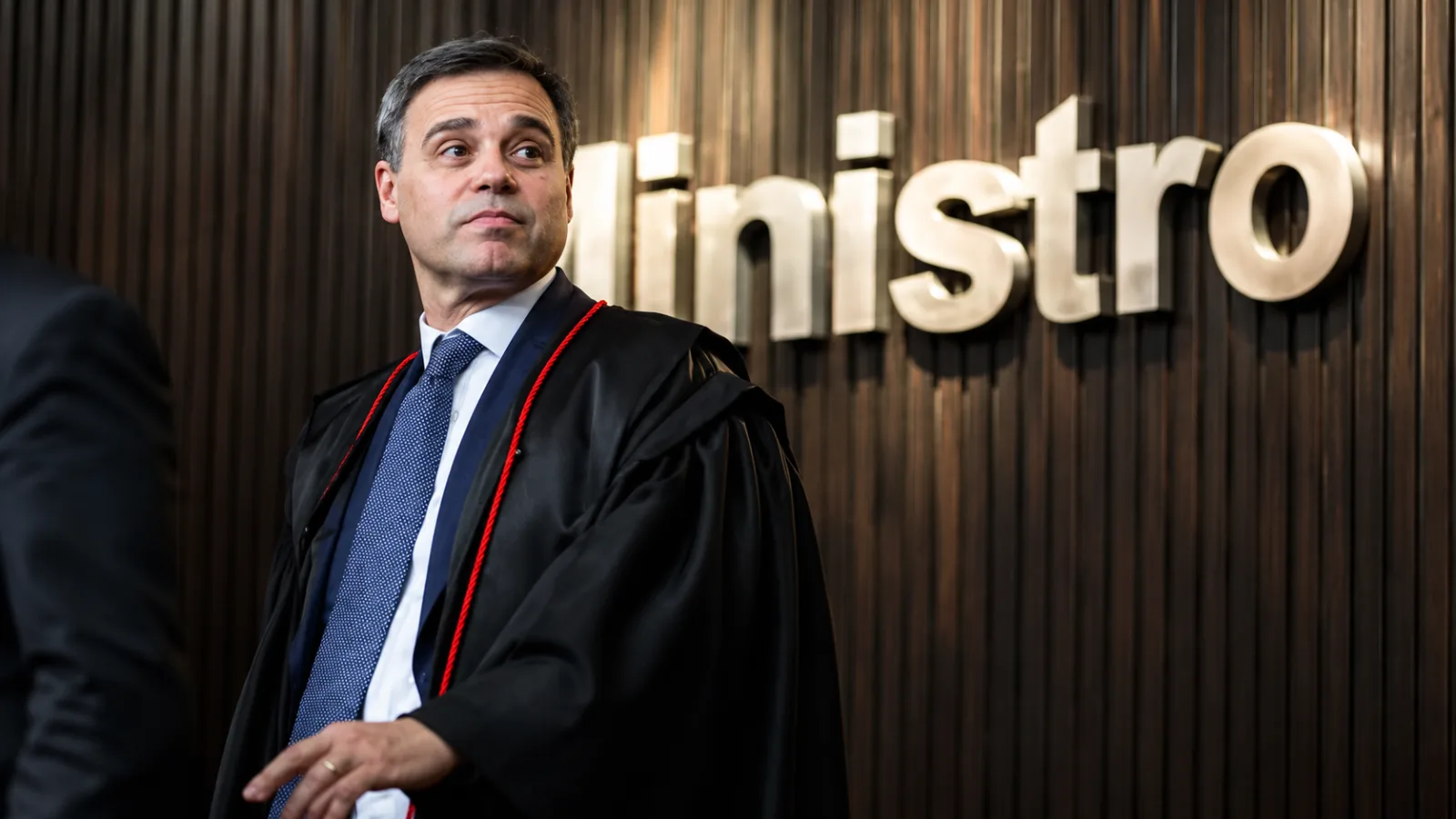 André Mendonça homologou delação de empresário ligado ao caso do filme sobre Bolsonaro